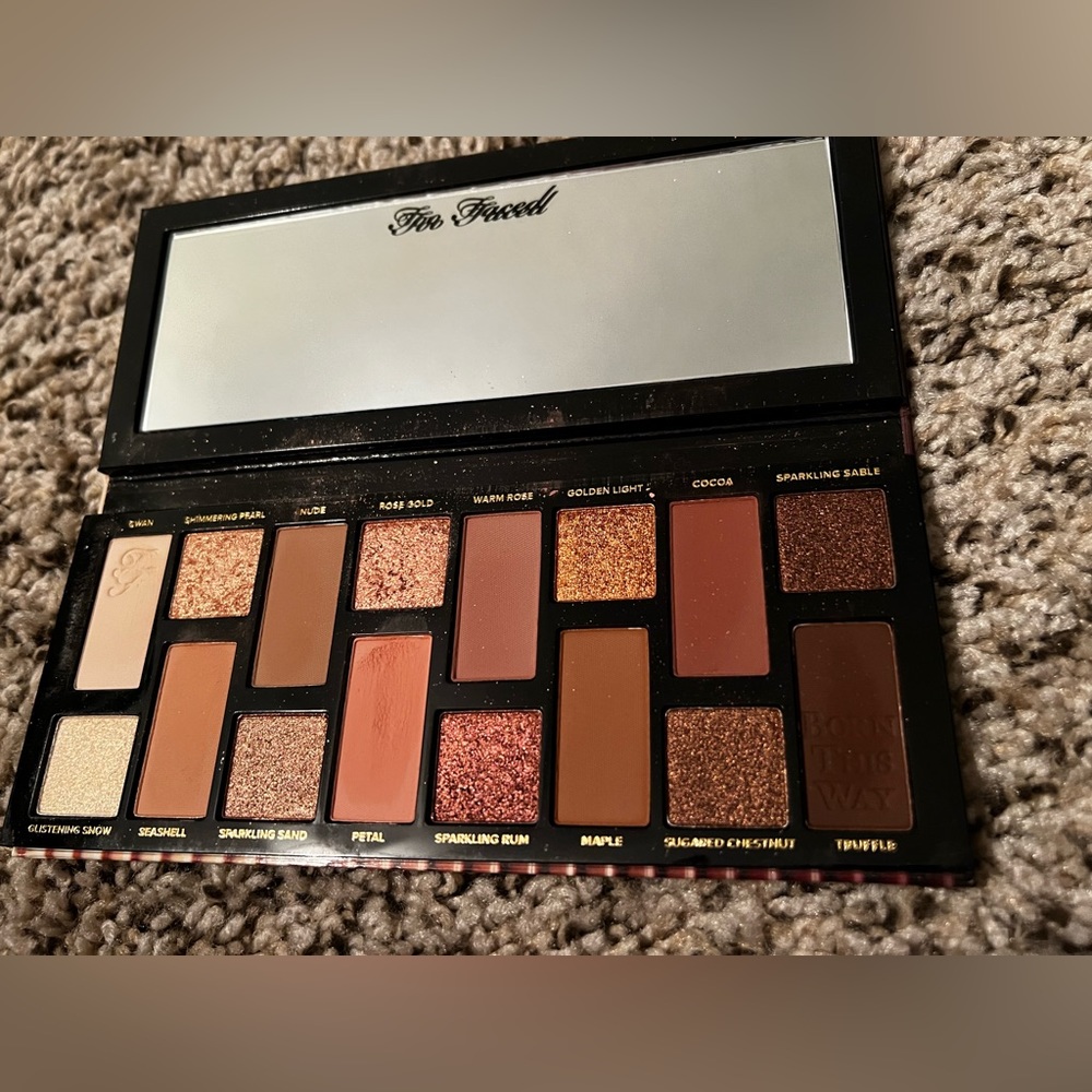 Too Faced Born This Way The Natural Nudes Eye Shadow Palette